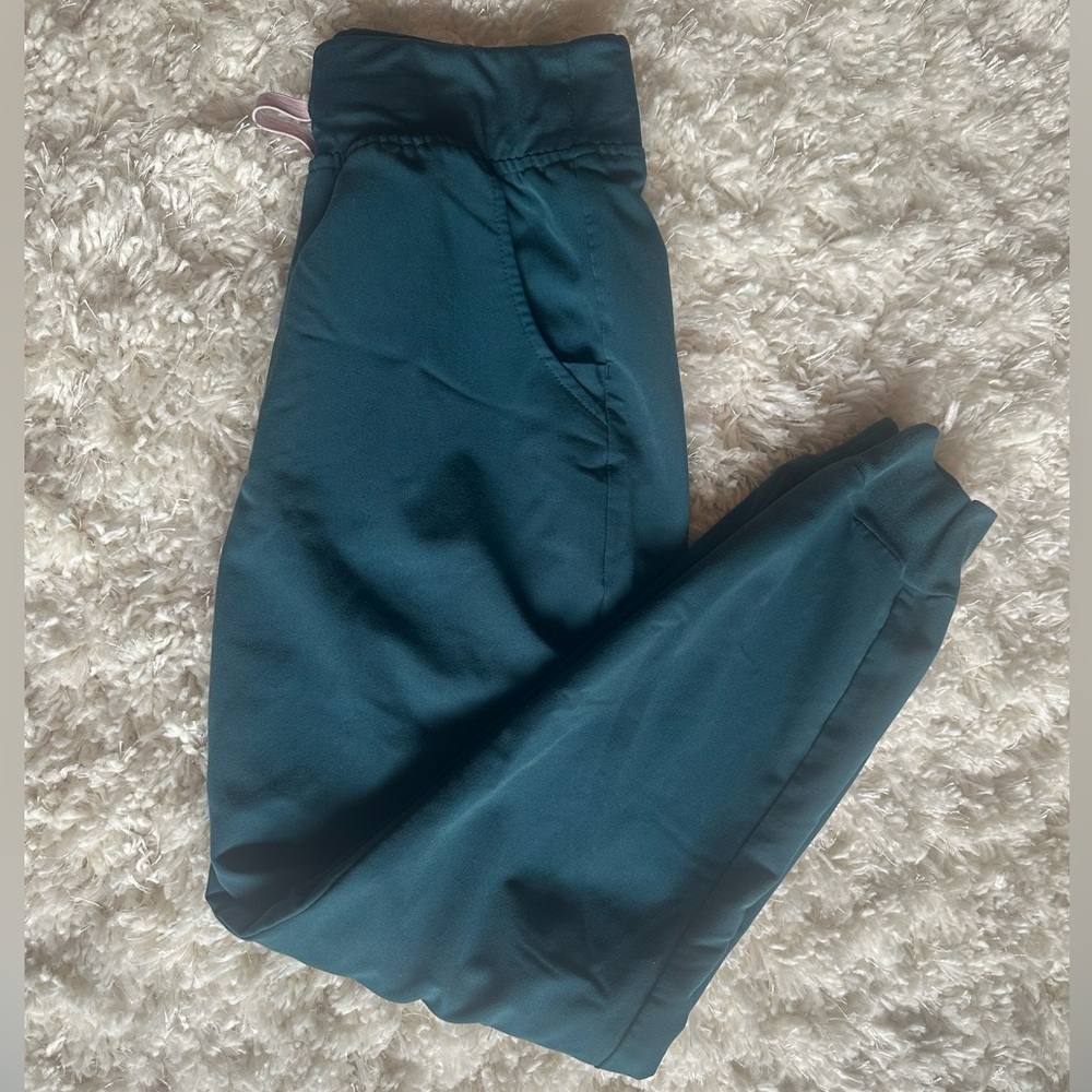 2 Scrub Sets Size Small